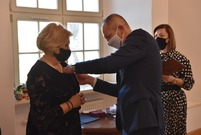 Uroczystość odznaczania par za długie pożycie małżeńskie miała miejsce w leszczyńskim Ratuszu