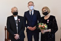 Uroczystość odznaczania par za długie pożycie małżeńskie miała miejsce w leszczyńskim Ratuszu
