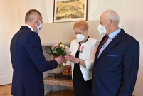 Uroczystość odznaczania par za długie pożycie małżeńskie miała miejsce w leszczyńskim Ratuszu