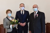 Uroczystość odznaczania par za długie pożycie małżeńskie miała miejsce w leszczyńskim Ratuszu