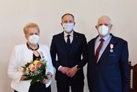 Uroczystość odznaczania par za długie pożycie małżeńskie miała miejsce w leszczyńskim Ratuszu