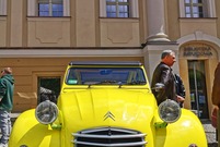 Zabytkowe pojazdy na Rynku