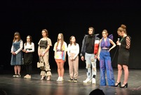 Uczestnicy konkursu na scenie