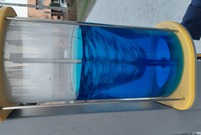 Urządzenie edukacyjne przedstawiające zjawisko tworzenia się wirów wodnych 