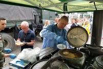 uroczysta przysięga wojskowa na rynku w Lesznie