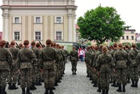 uroczysta przysięga wojskowa na rynku w Lesznie