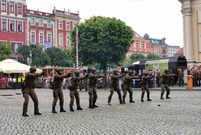 uroczysta przysięga wojskowa na rynku w Lesznie