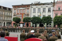 uroczysta przysięga wojskowa na rynku w Lesznie