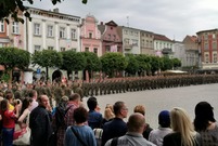 uroczysta przysięga wojskowa na rynku w Lesznie