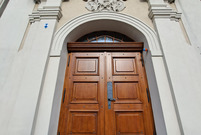 Odnowione drzwi ratusza w Lesznie