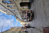 Trwa montaż iluminacji świątecznych w Lesznie