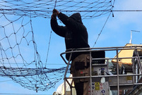 Trwa montaż iluminacji świątecznych w Lesznie