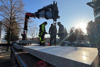 Trwa budowa pomnika Żołnierzy 55. Poznańskiego Pułku Piechoty w Lesznie