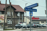 Ulica Karwowskich jest dziś częściowo utwardzona, a doczeka się nawierzchni na całej długości