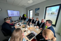 Rada budowy z udziałem urzędników z Leszna, władz miasta, przedstawicieli PKP, firmy Adamietz, firm podwykonawczych oraz Wodociągów Leszczyńskich.