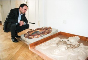 Zabytkowe tablice wrócą na ratusz