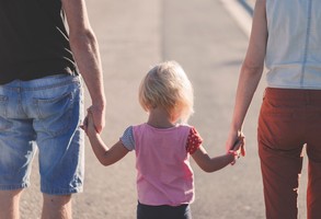 Jak wzmacniać więzi rodzinne w przybranej rodzinie? 