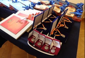 Wyróżnienia na sesji