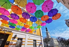 Parasolki wróciły nad ul. Słowiańską (zdjęcia)