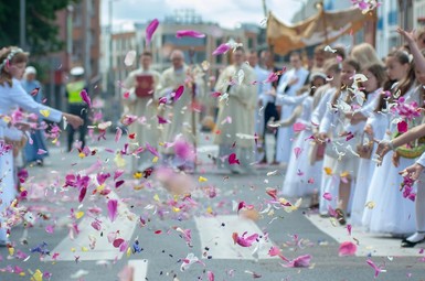 Procesja Bożego Ciała na ulicach Leszna 