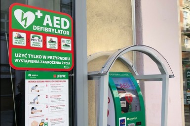 AED w Lesznie – urządzenia, które ratują życie. Gdzie się znajdują? 